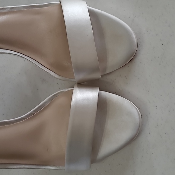 Antonio Melani women's cream satin heeled sandals size 8.5 - Picture 5 of 12